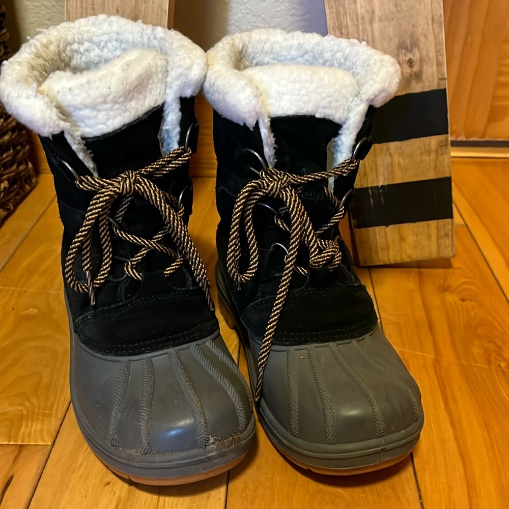 Boys Cat & Jack black & gray snow boots size 3